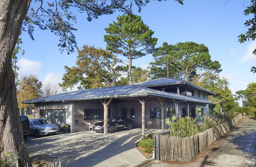 VENDUE PAR NOS SOINS Exceptionnelle Villa contemporaine bord de mer Concarneau