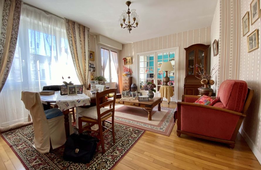 VENDU PAR NOS SOINS Appartement 4 pièces 76 m2 avec garage Centre Bourg Larmor-Plage