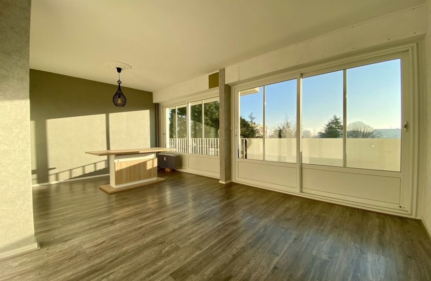 VENDU PAR NOS SOINS Appartement 4 pièces 80 m2 avec terrasse et parking Lorient