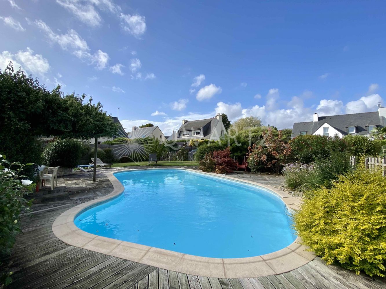 Maison contemporaine avec appartement et piscine Ploemeur
