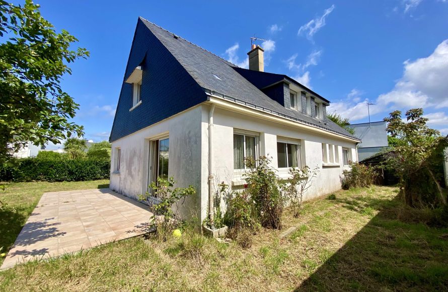 VENDU PAR NOS SOINS Maison bord de mer Larmor-Plage
