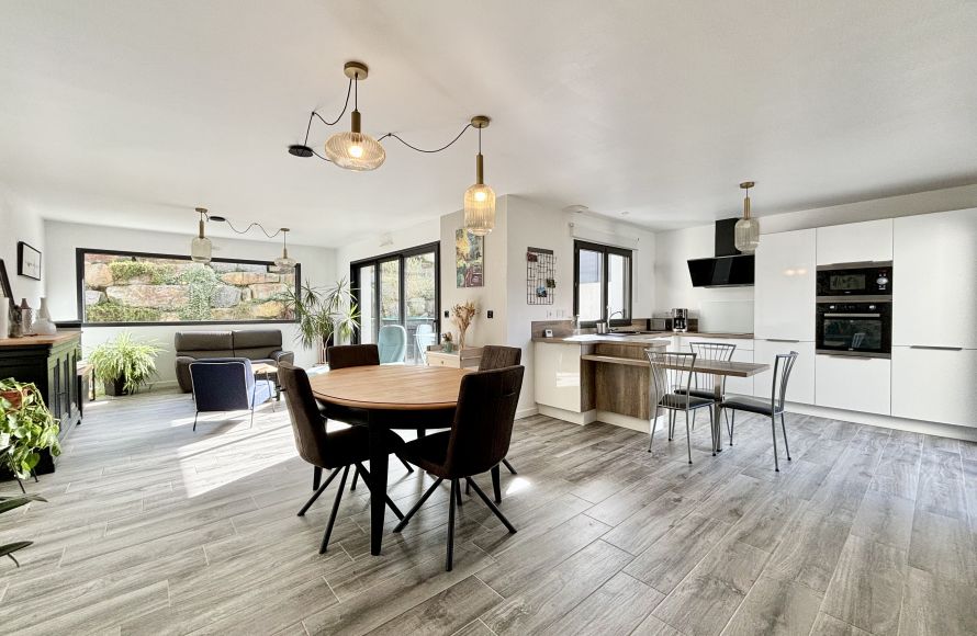 VENDU PAR NOS SOINS Maison contemporaine Quéven